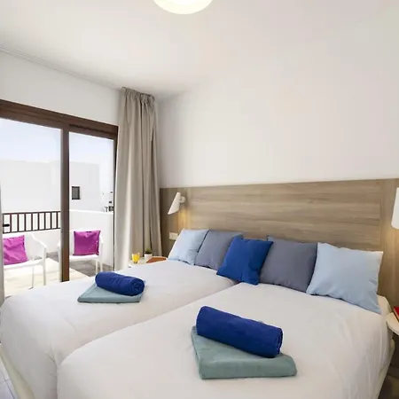 Vila Omura By *